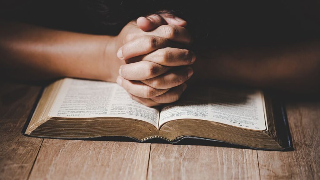 Как молиться за мужчину правильно: от всего сердца к Божьей милости