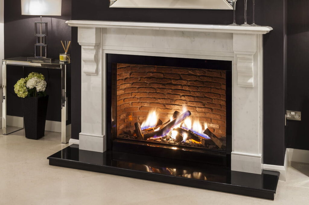 Дровяные камины: тепло и уют в стильном оформлении